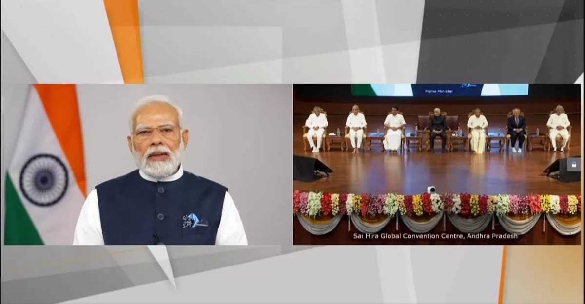 पीएम मोदी ने पुट्टपर्थी में साईं हीरा ग्लोबल कन्वेंशन सेंटर का उद्घाटन किया